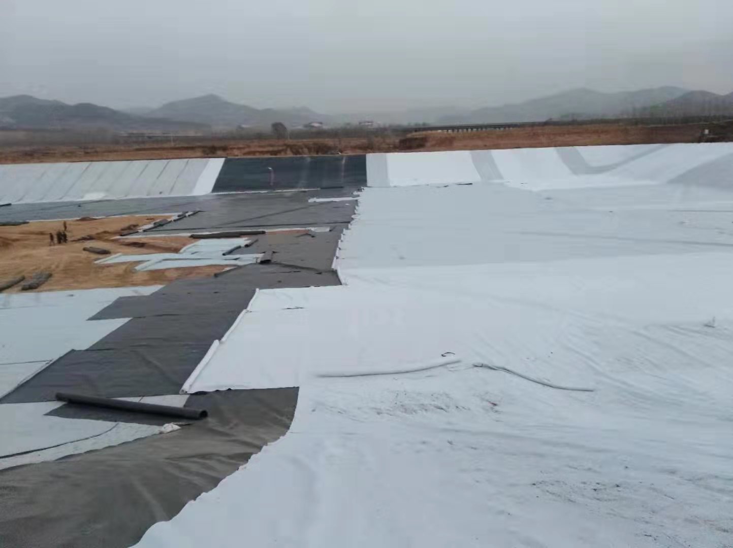 垃圾填埋场中土工膜最佳选择厚度为多少?