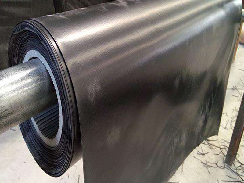 一般情况下河道堤坡修建复合膜铺在哪一步最好?