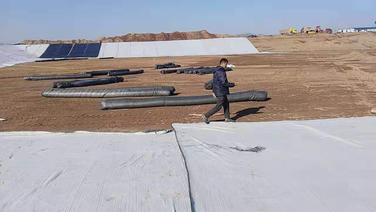 湿法堆浸渗漏阻隔技术屏障层包括哪些结构?