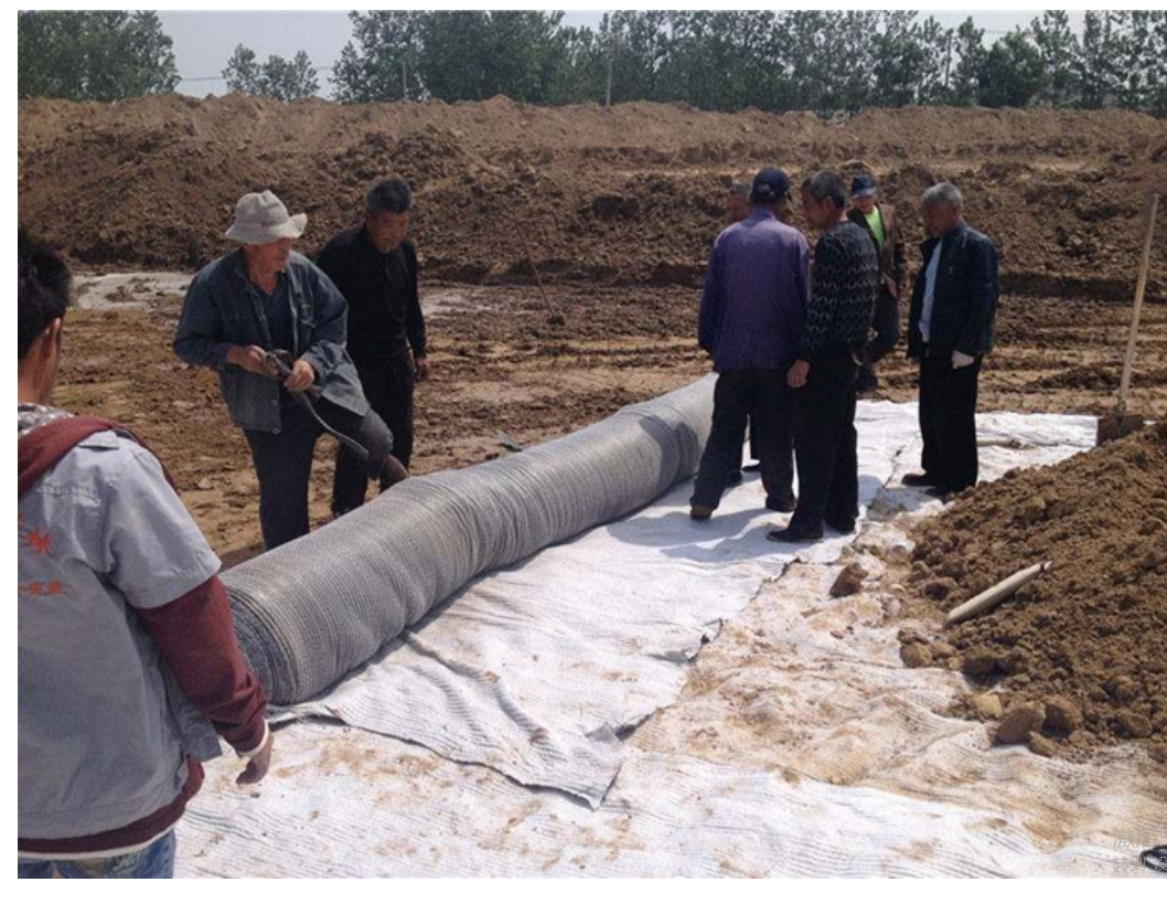 防水毯防渗既起到了防沙稳流的作用又成为了一道亮丽的景观 防水毯防渗既起到了防沙稳流的作用又成为了一道亮丽的景观