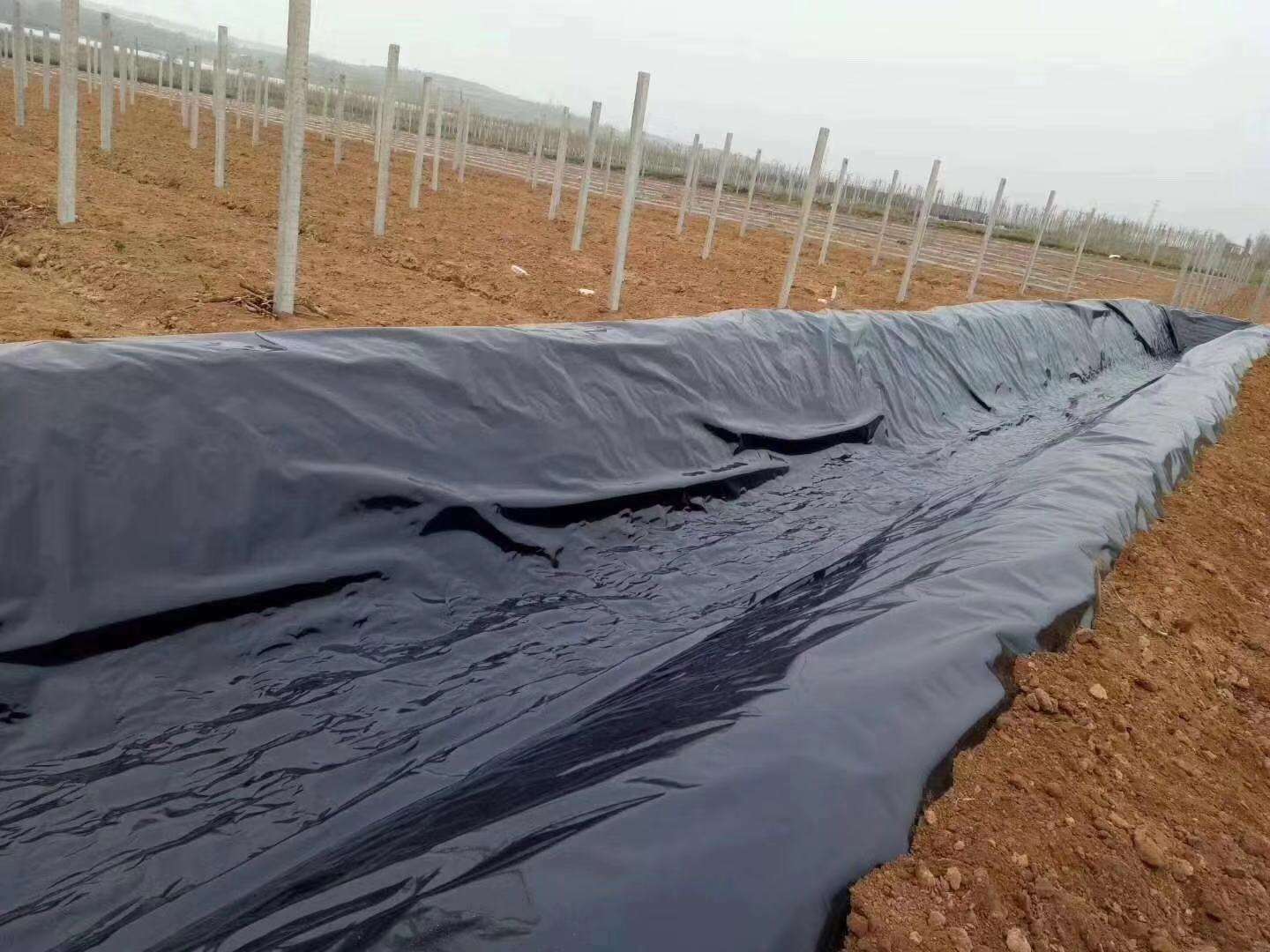 土工膜常用于垃圾填埋场、水库等,其渗透性能极其重要